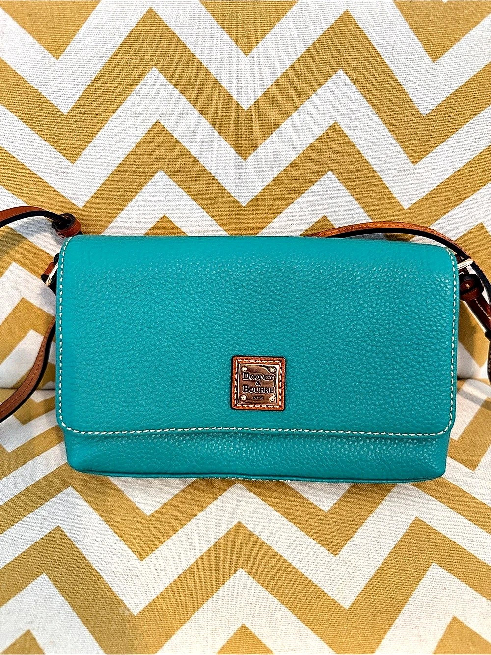 NWOT Dooney & Bourke Pebble Crossbody Becca in Spearmint